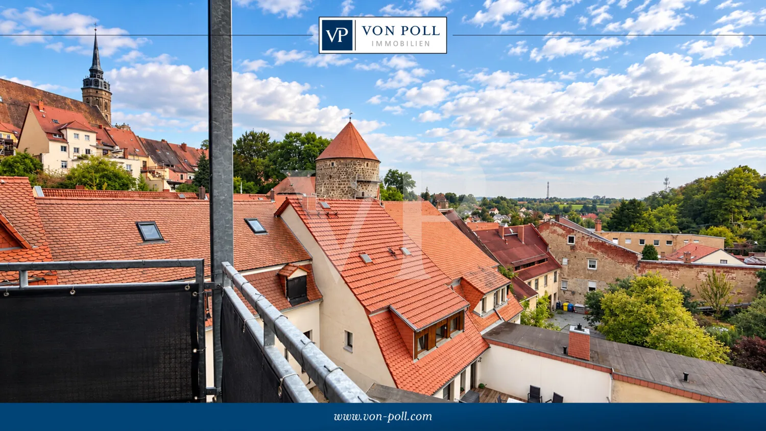 Lichtdurchflutete Wohnung mit Blick über die Dächer der Altstadt