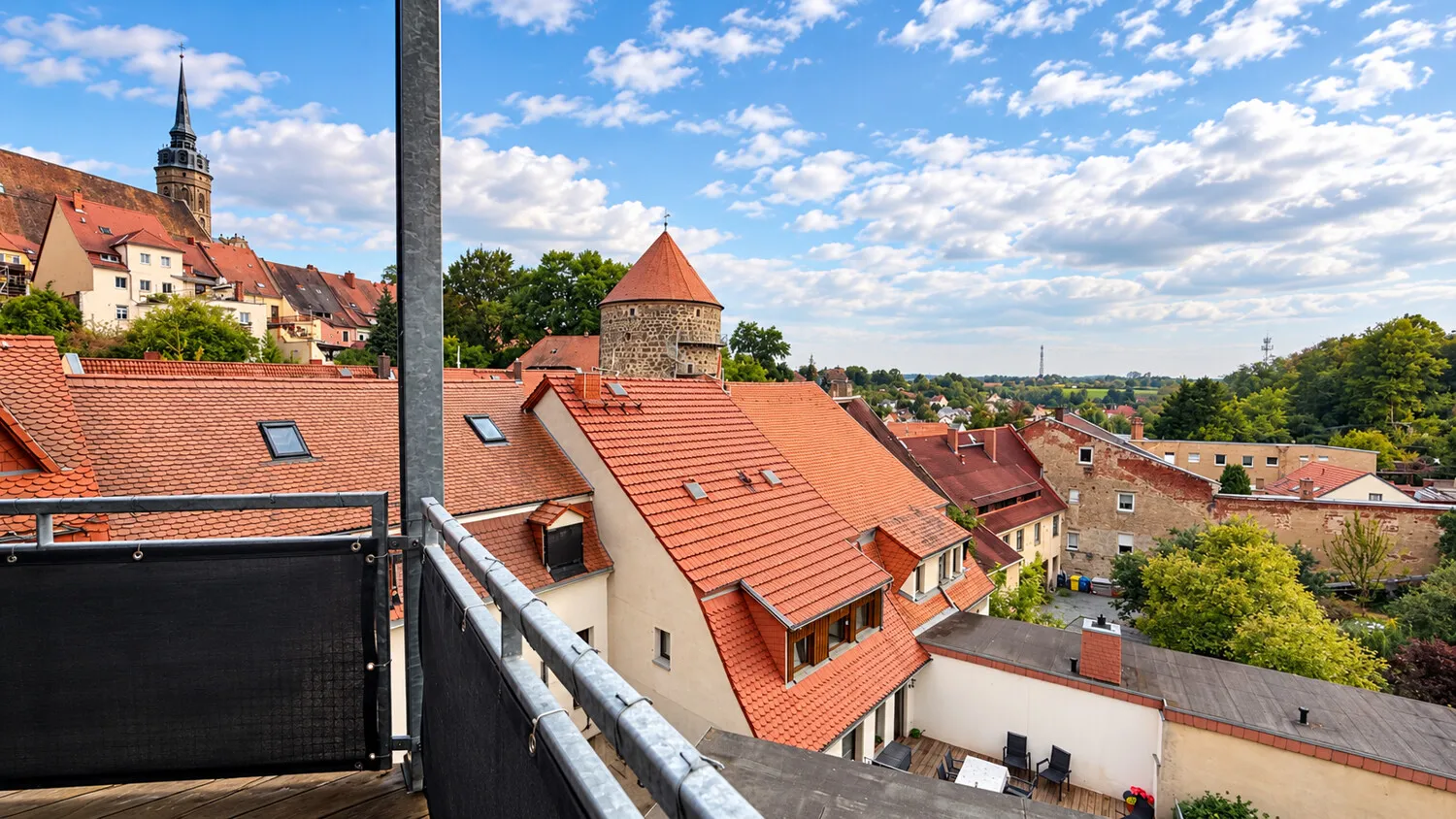 Lichtdurchflutete Wohnung mit Blick über die Dächer der Altstadt