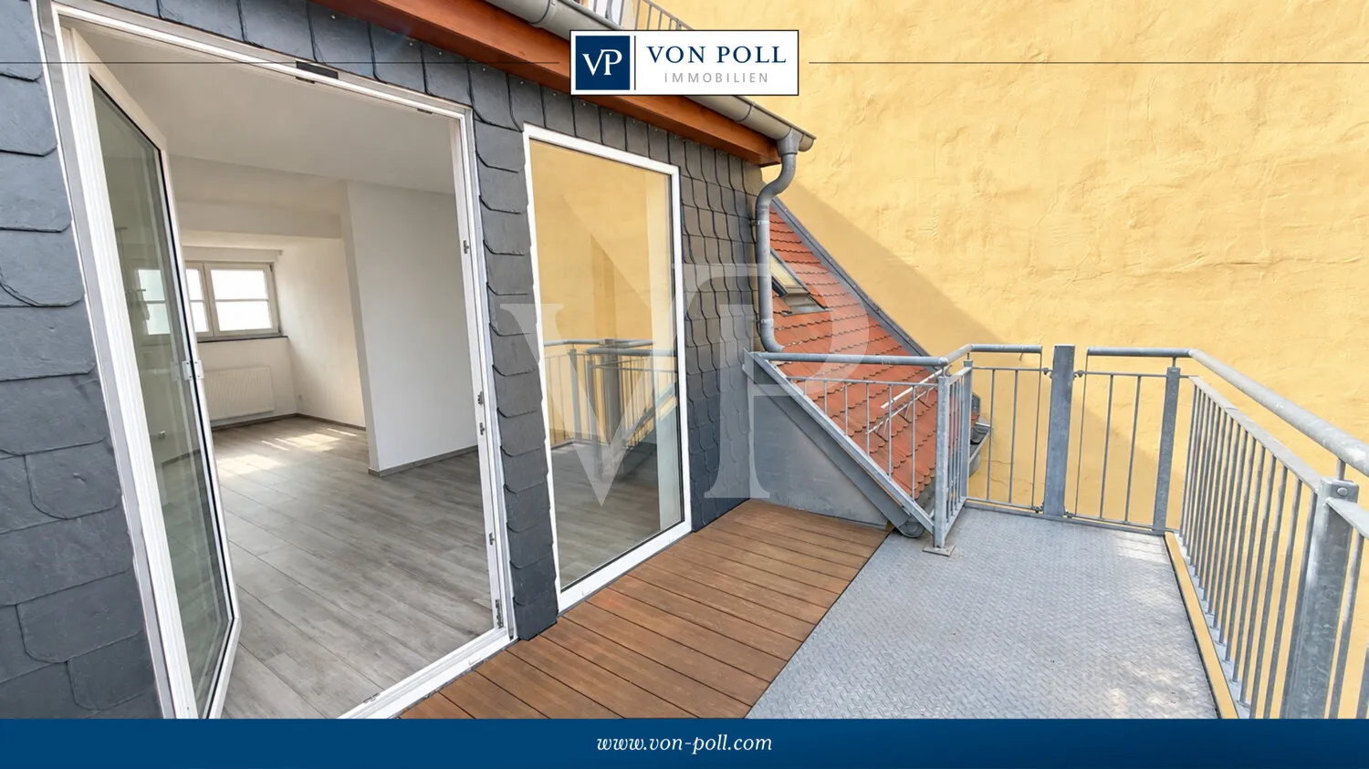 Lichtdurchflutete Dachgeschosswohnung mit Balkon über den Dächern von Bautzen