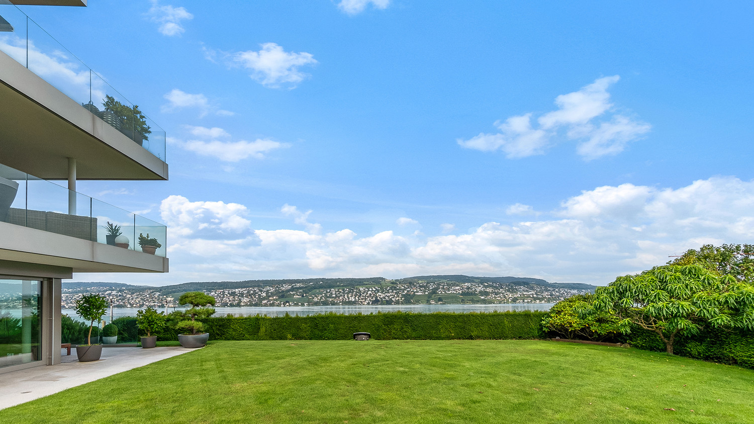 Panoramablick auf den Zürichsee