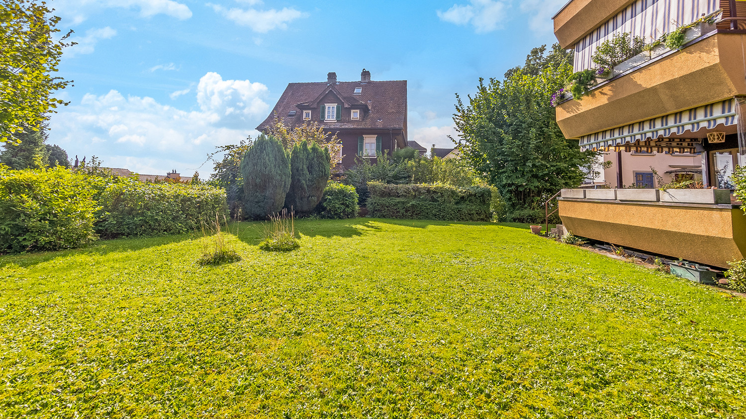 Weitläufiger Gartenbereich, der vielfältig genutzt werden kann