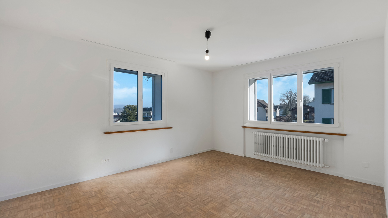 Schlafzimmer 3 (Master Bedroom) mit Fernblick über das Sihltal