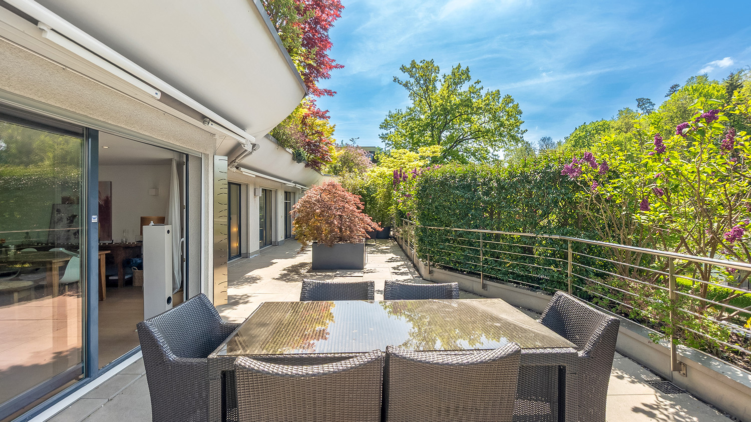 Süd-westliche Terrasse mit wunderbarer Nachmittags- und Abendsonne