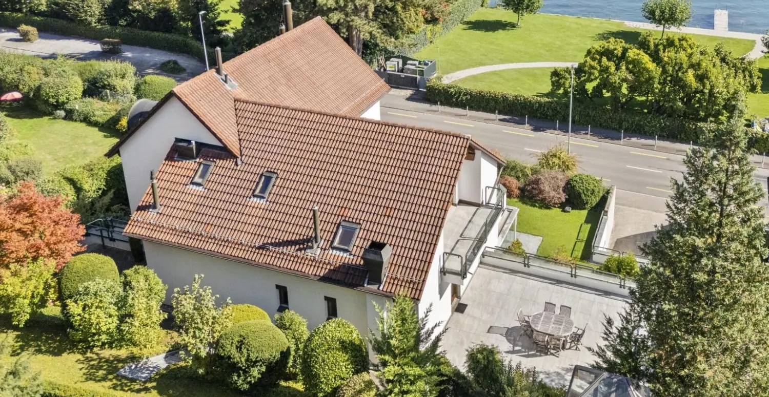 Seesicht, Sonne und Privatsphäre - Terrassen und Garten in drei Himmelsrichtungen