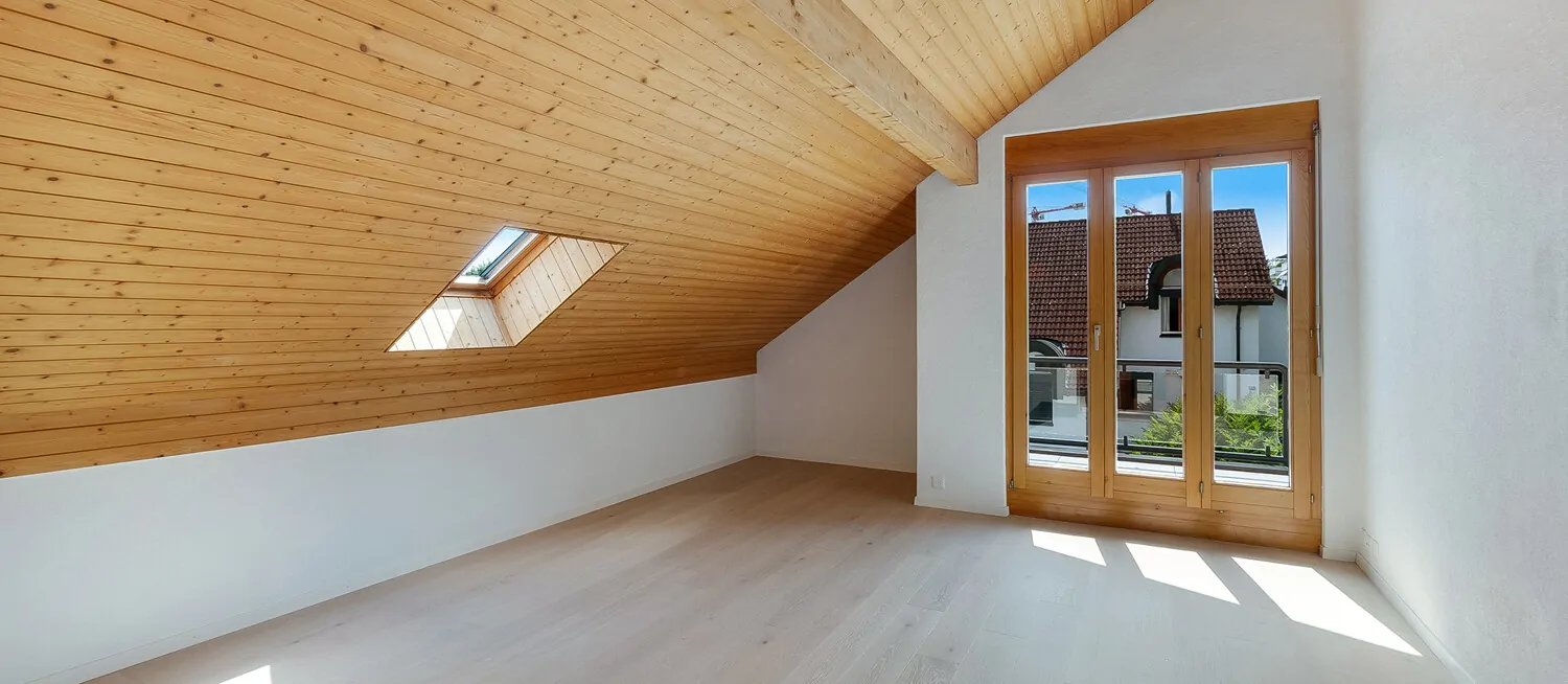 Obergeschoss - Zimmer 3 mit Südostausrichtung und Zugang zum Balkon