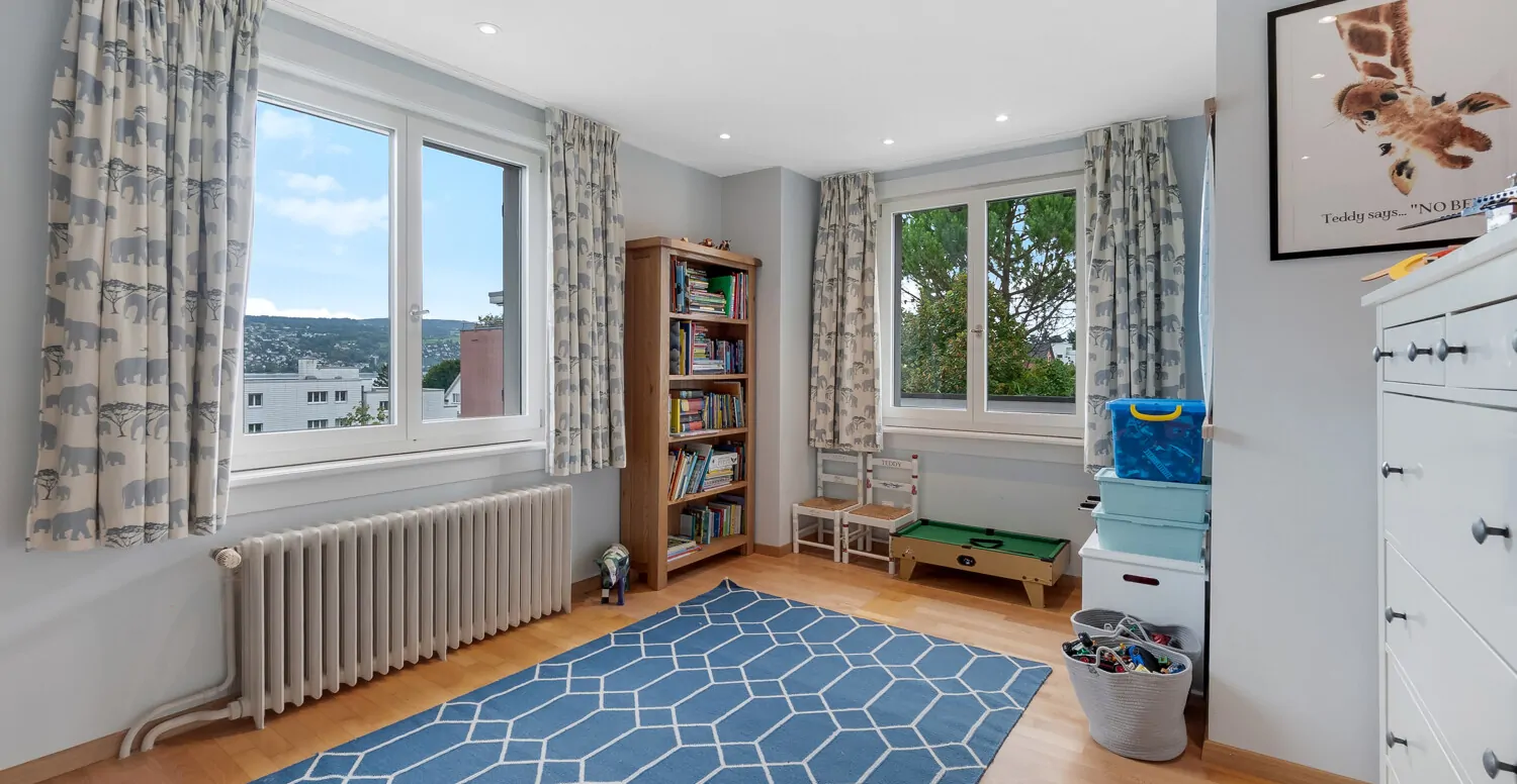 Zimmer 1 im 1. OG: derzeit genutzt als Kinderzimmer