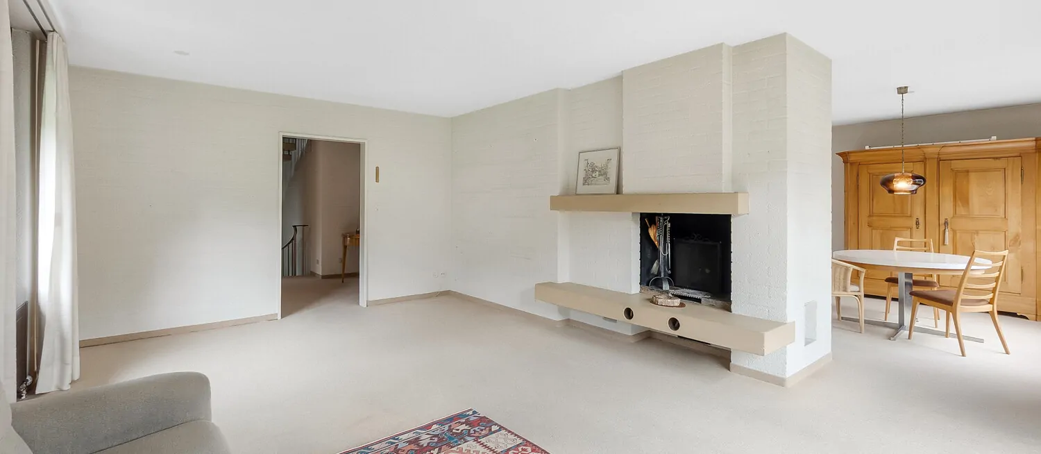 Wohnzimmer mit Blick ins Esszimmer