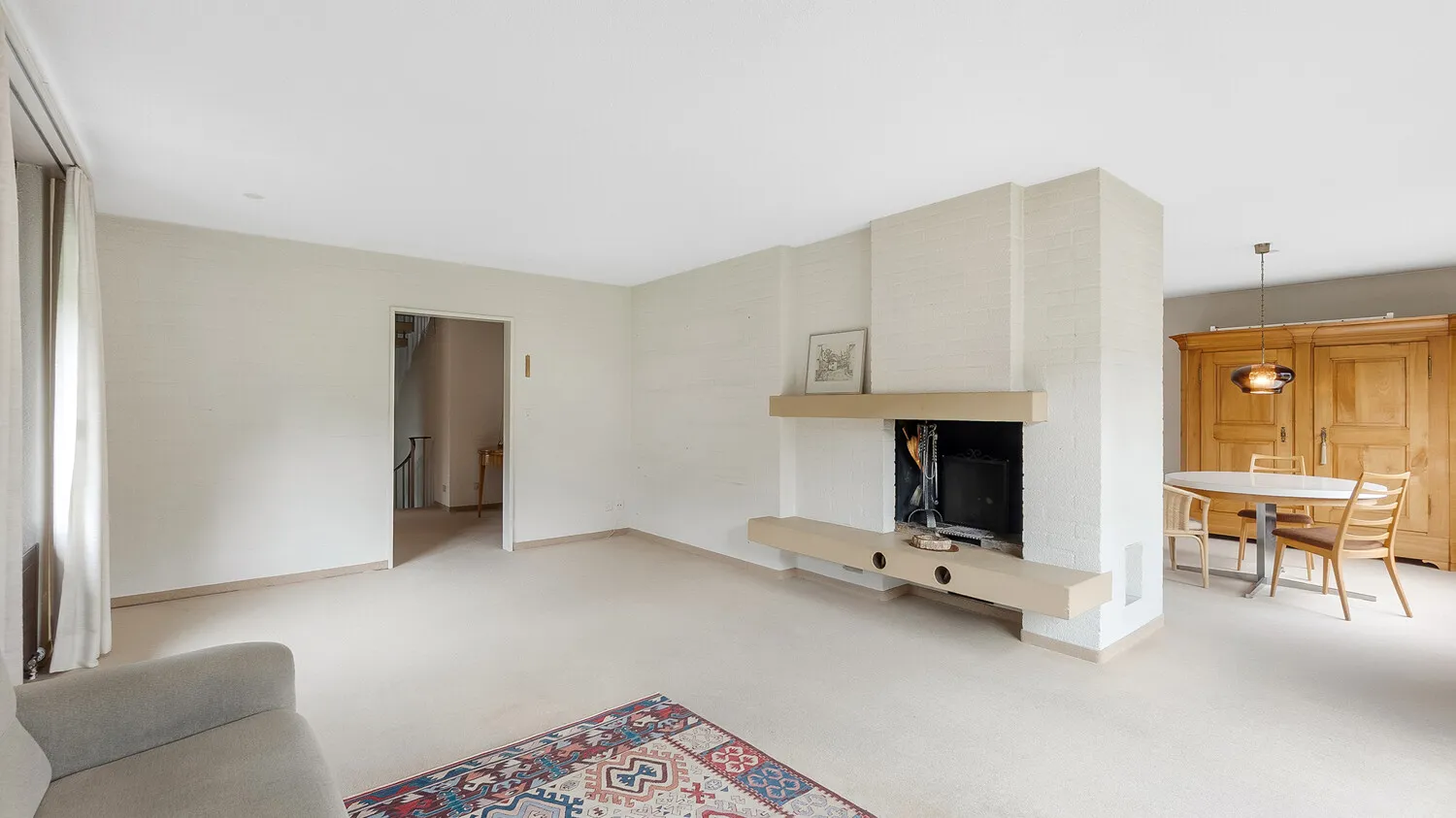 Wohnzimmer mit Blick ins Esszimmer