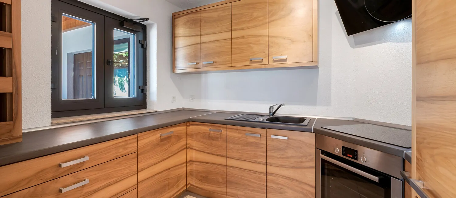 Küche mit Blick in die Gloriette