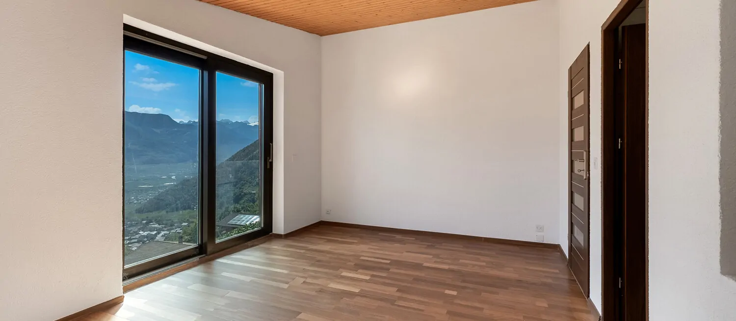 Zimmer 2 im Splitlevel 1 mit Blick über das Tal