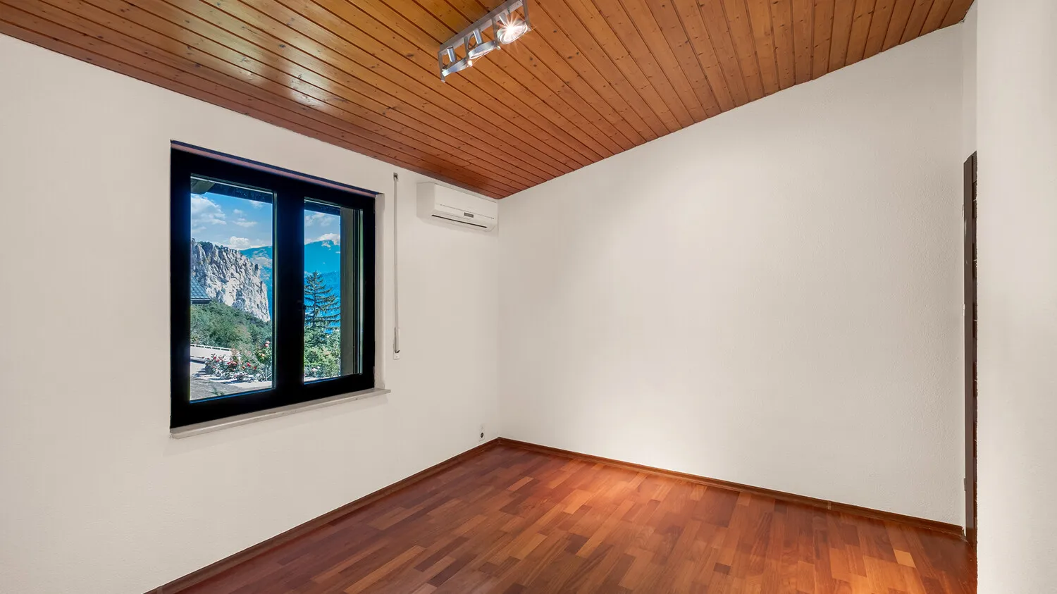 Zimmer 1 im Sous-Terrain, Splitlevel +1