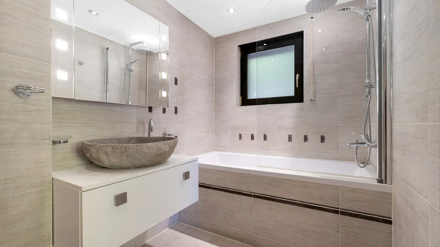 Ensuite-Bad am Zimmer 1 Splitlevel+1