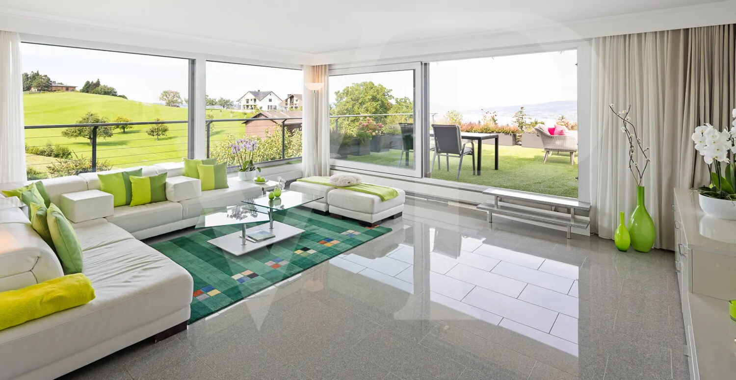 Lichtdurchfluteter Wohn- und Essbereich