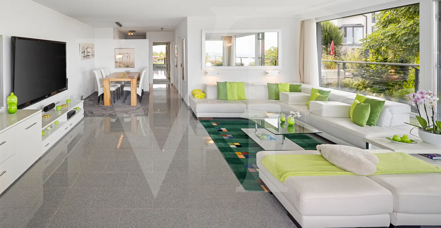 Lichtdurchfluteter Wohn- und Essbereich