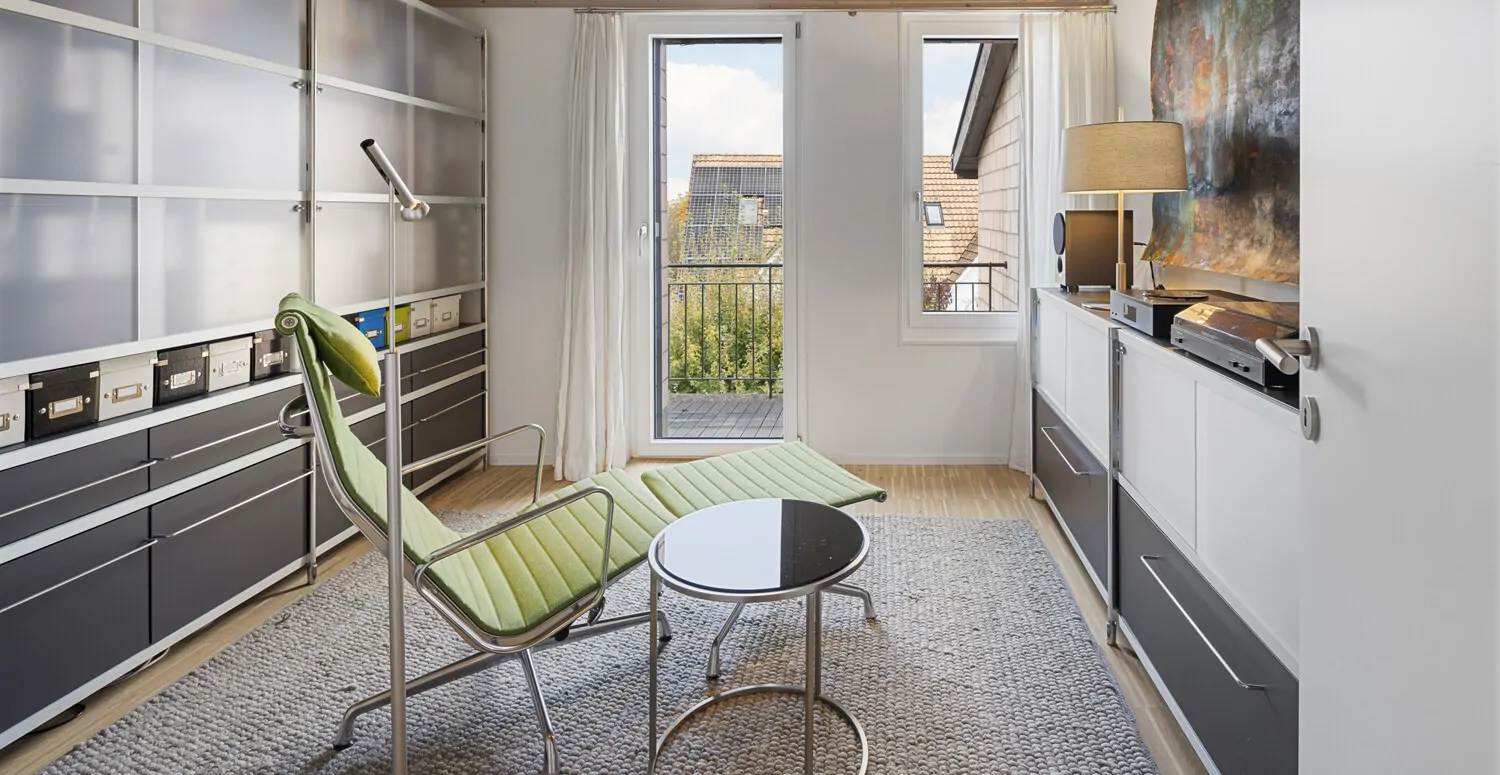 Zimmer 1 im OG mit Zugang zum Balkon