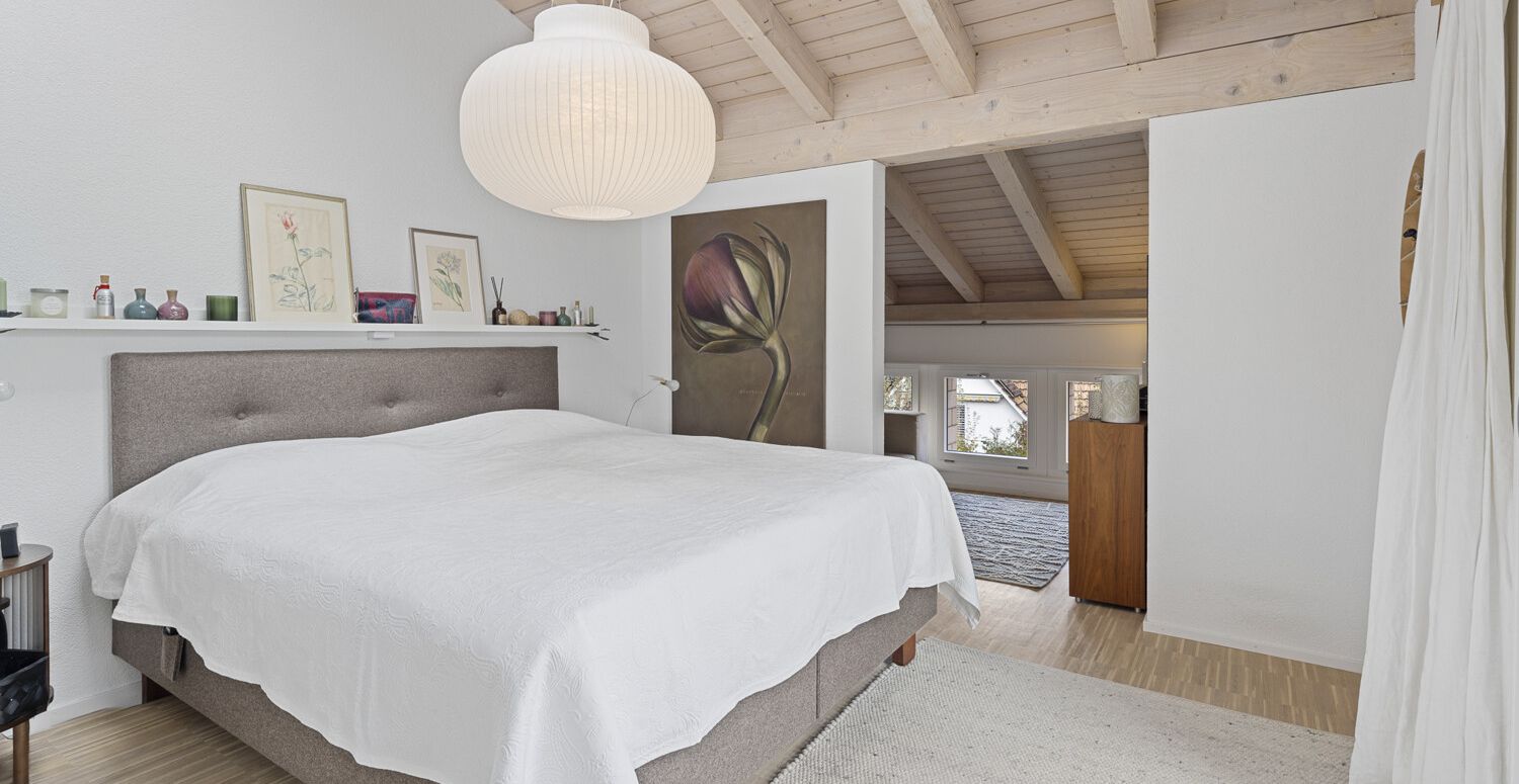 Schlafzimmer mit anschliessendem Fernsehraum