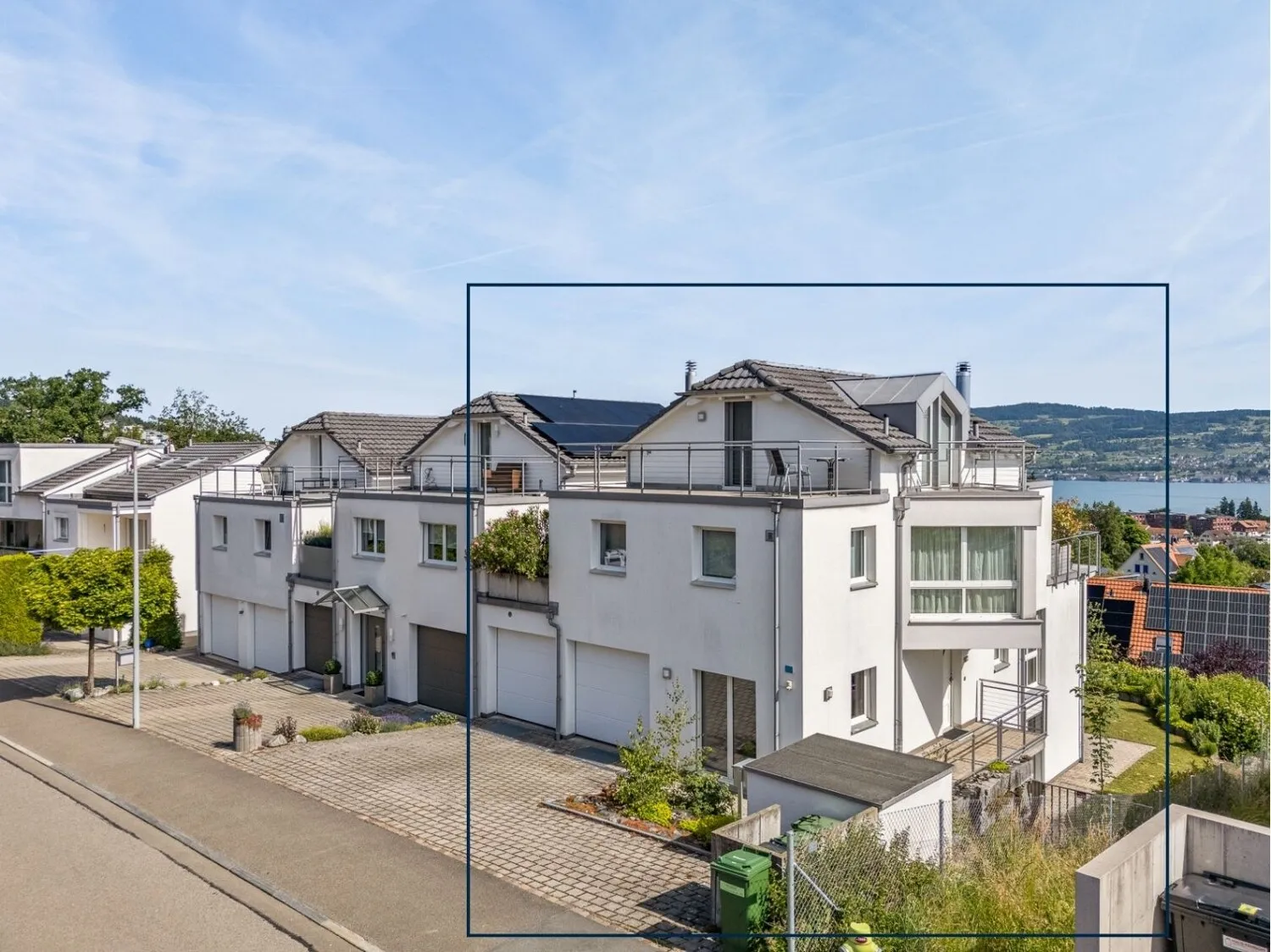 Exponierte Aussichtslage an ruhiger Sackgasse oberhalb des Zürichsees
