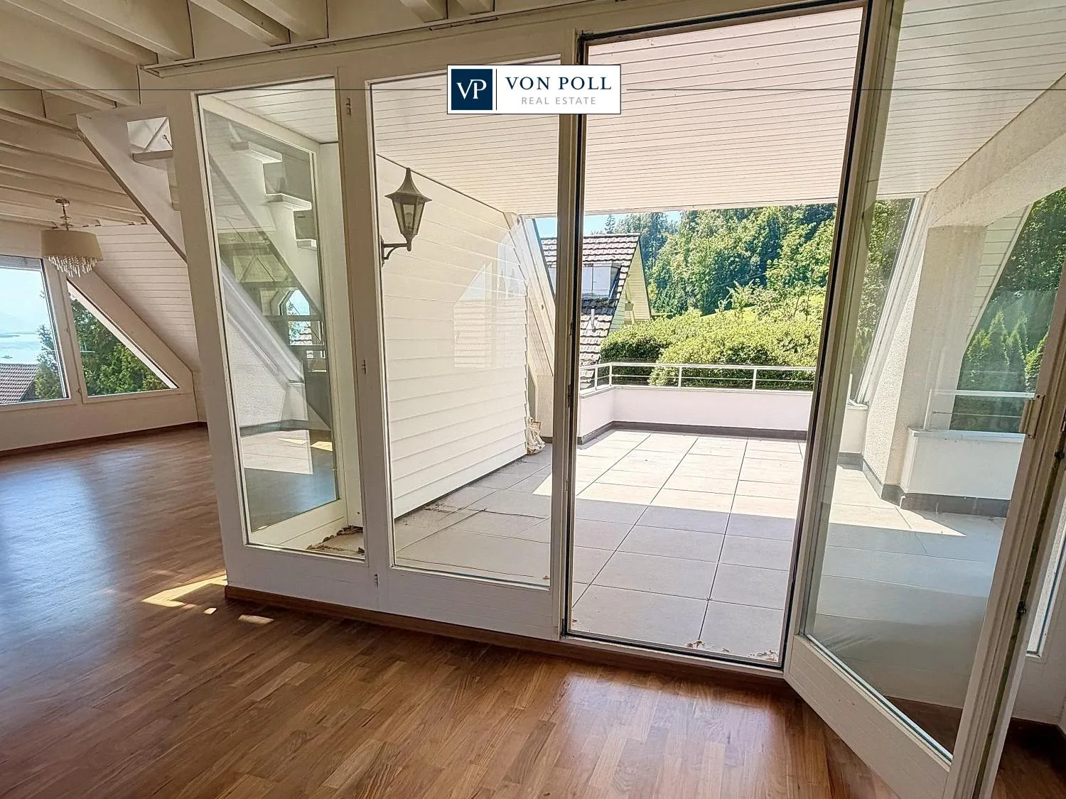 Wohnraum_mit_Zugang_Terrasse