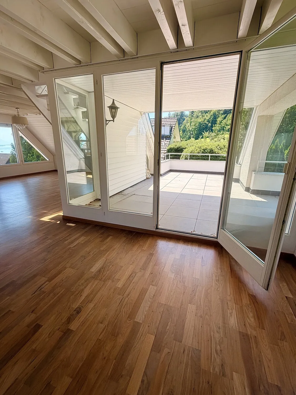Wohnraum mit Zugang Terrasse