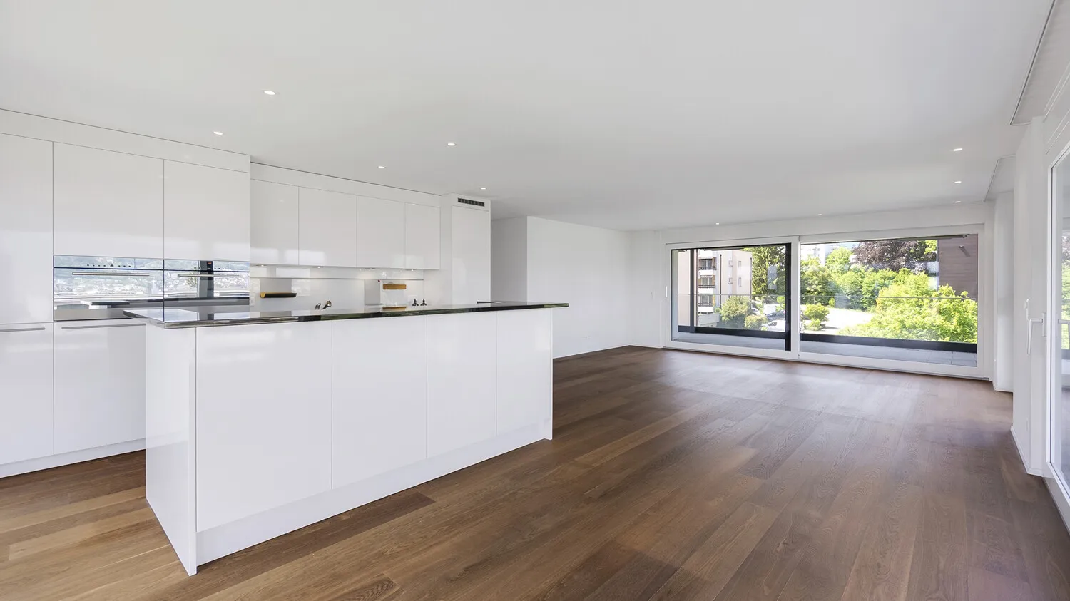 Hochwertige Designküche mit viel Stauraum und elegantem Wohnambiente