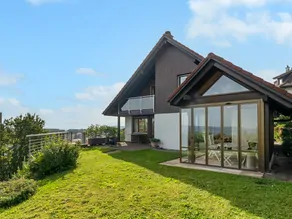 Freistehendes 5.5 Zimmer Einfamilienhaus mit grossem Garten, Seesicht und Einliegerwohnung