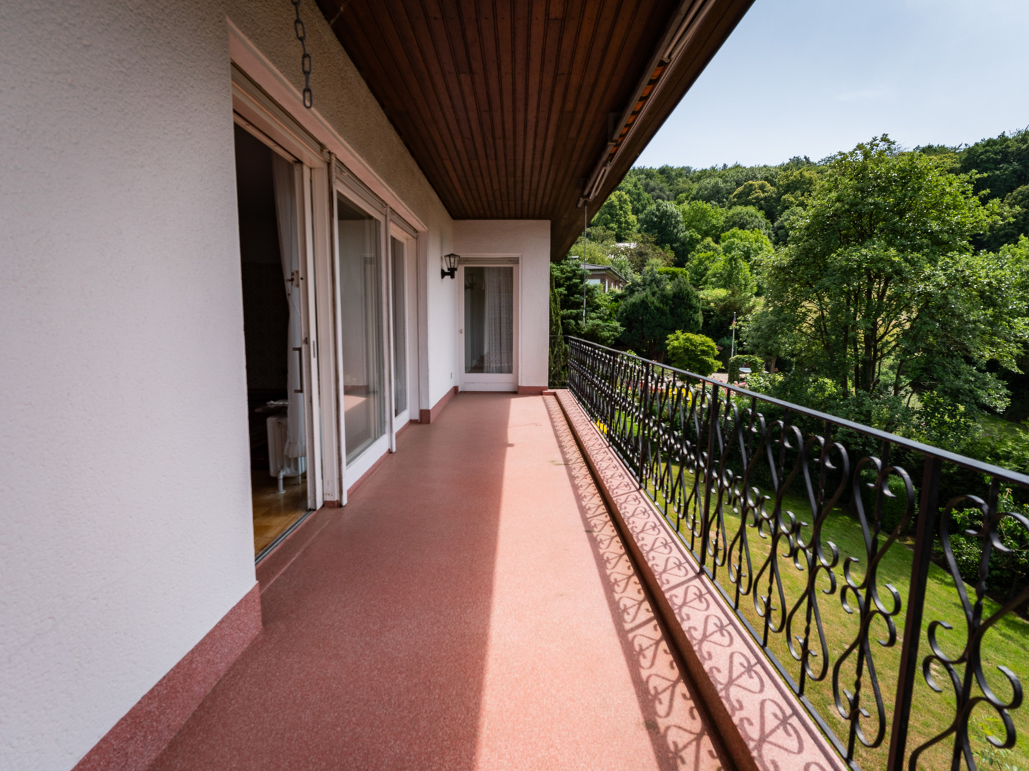 großer balkon südseite eg