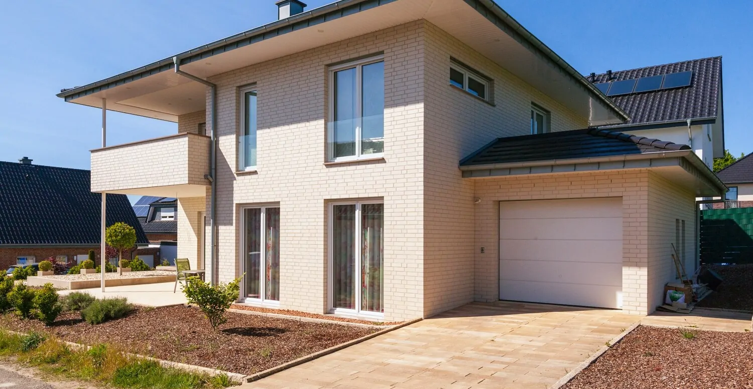 sitenansicht und garage