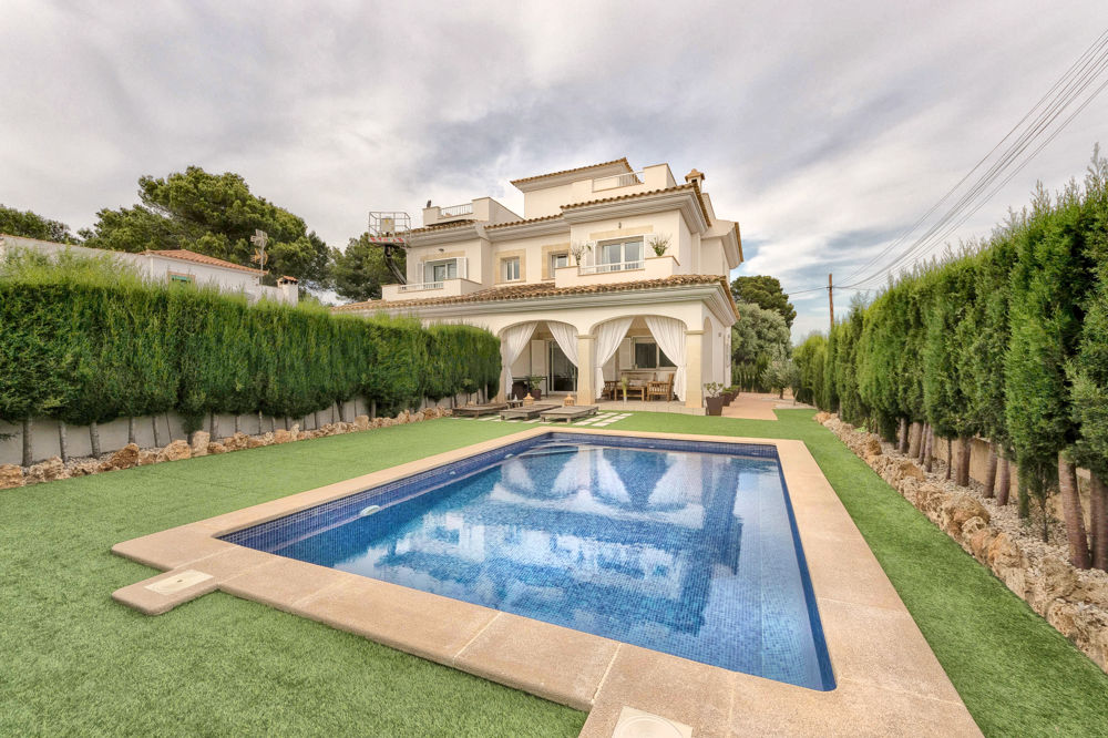 Casa con piscina y jardín en Bahia Grande