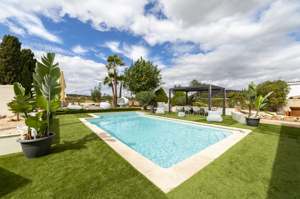 Piscina y Jardin