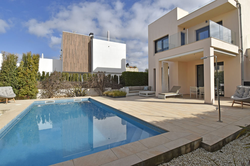 Modern house with pool in Sa Rapita