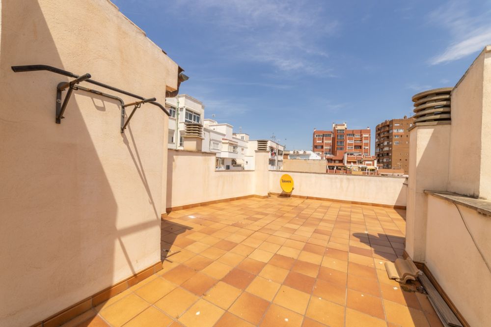Dreistöckiges Penthouse mit Meerblick in erster Linie in Palma