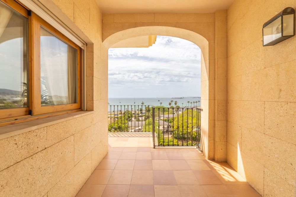 Dreistöckiges Penthouse mit Meerblick in erster Linie in Palma