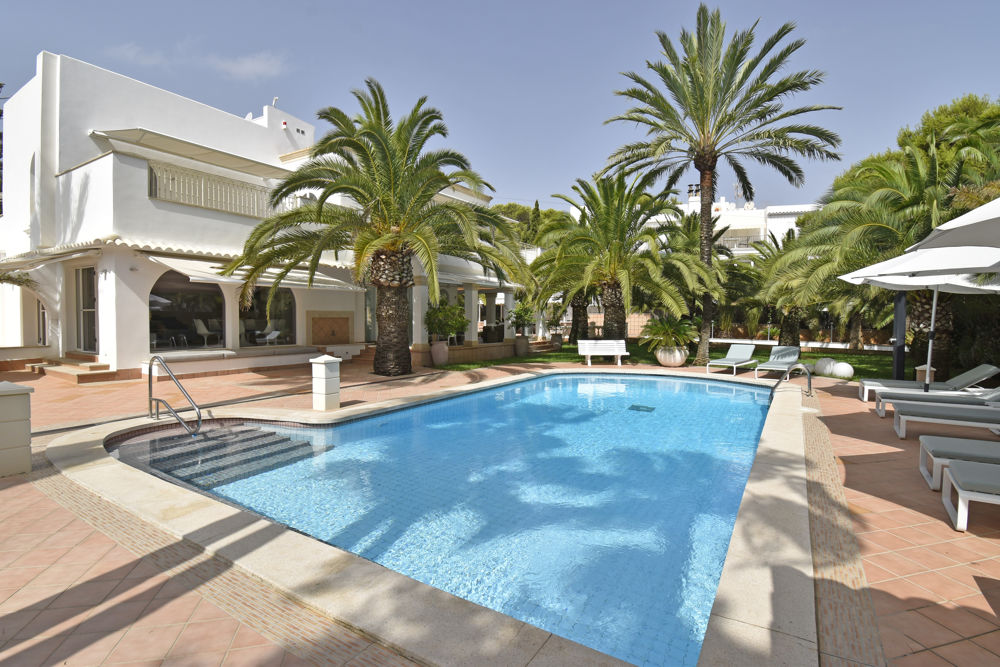 Luxuriöse Villa mit Gästehaus im Zentrum von Cala d'Or