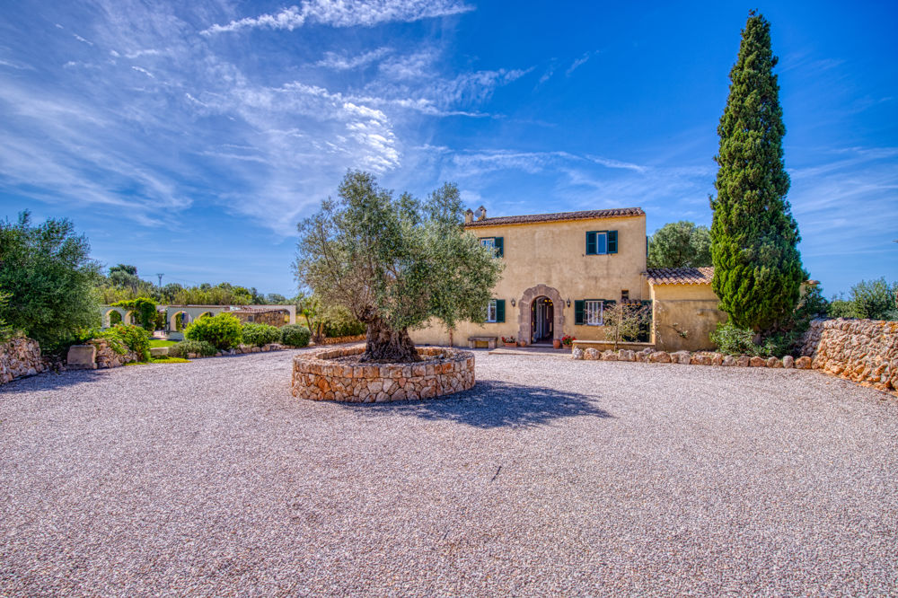 Mediterranean country house finca with pool in Llucmajor