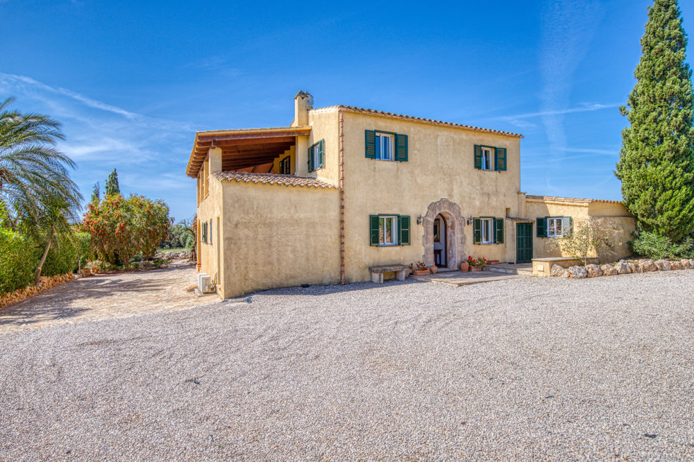 Mediterranean country house finca with pool in Llucmajor