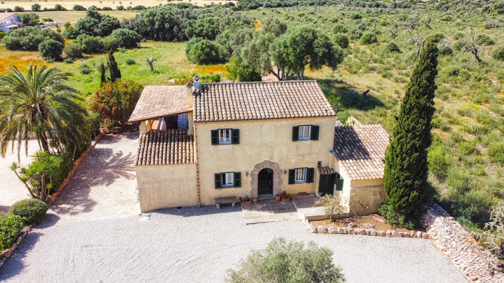 Mediterranean country house finca with pool in Llucmajor