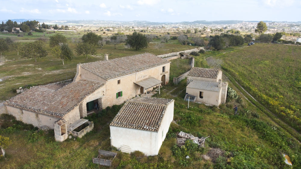 Country house in need of renovation in Algaida