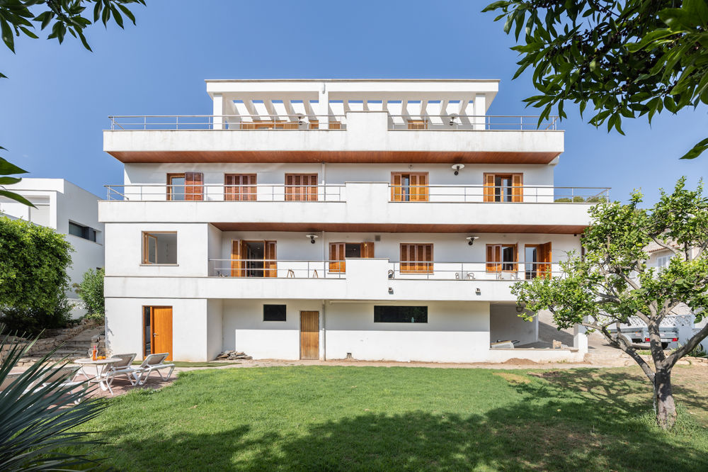 Penthouse in mediterraner Villa mit Pool in Bonanova zu verkaufen