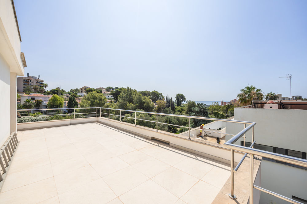 Penthouse in mediterraner Villa mit Pool in Bonanova zu verkaufen