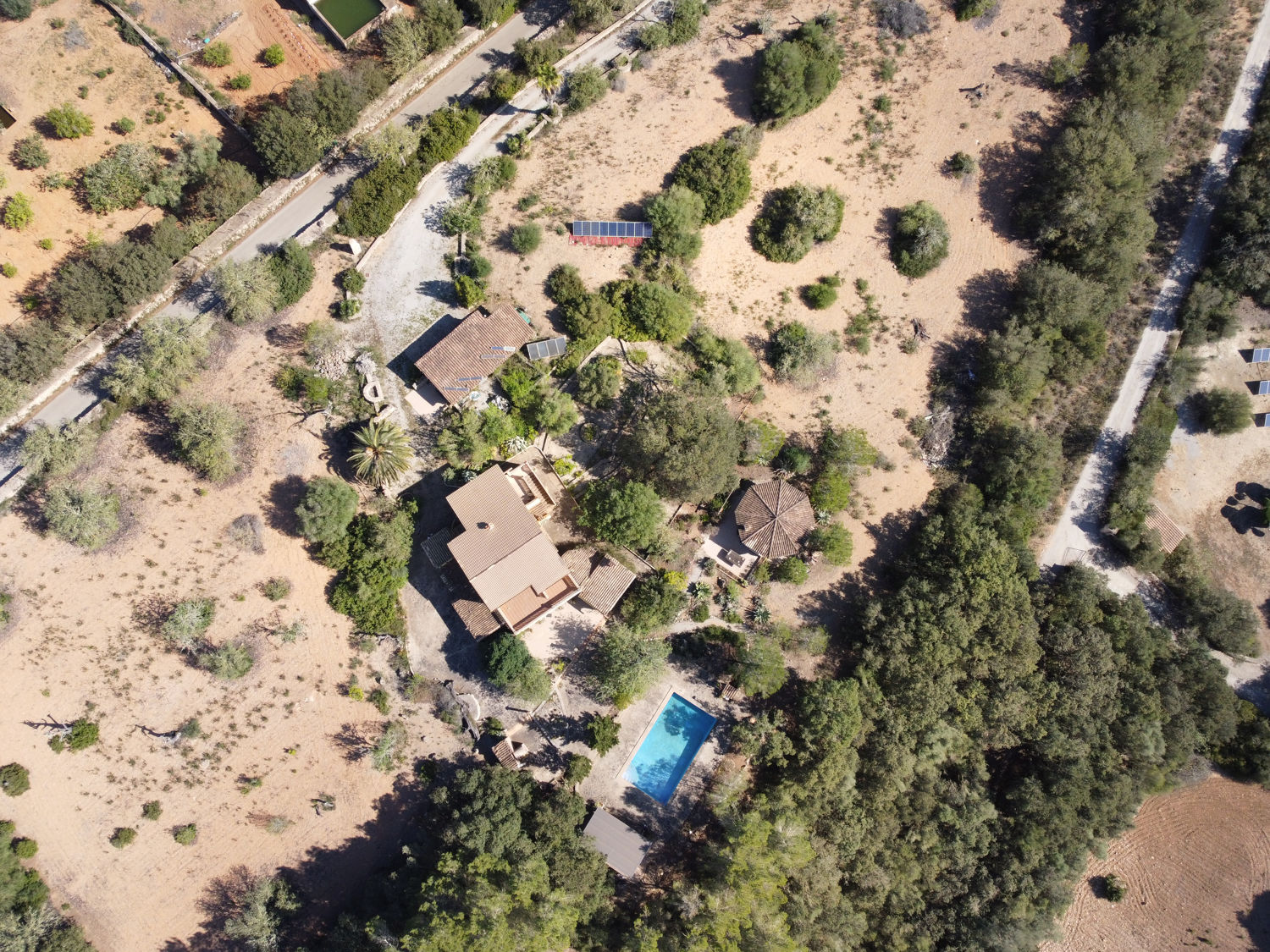 Finca Camp Roig en una zona tranquila con piscina y casa de huéspedes en Felanitx