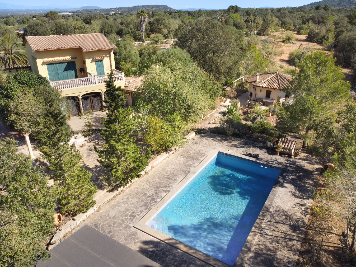 Finca Camp Roig en una zona tranquila con piscina y casa de huéspedes en Felanitx