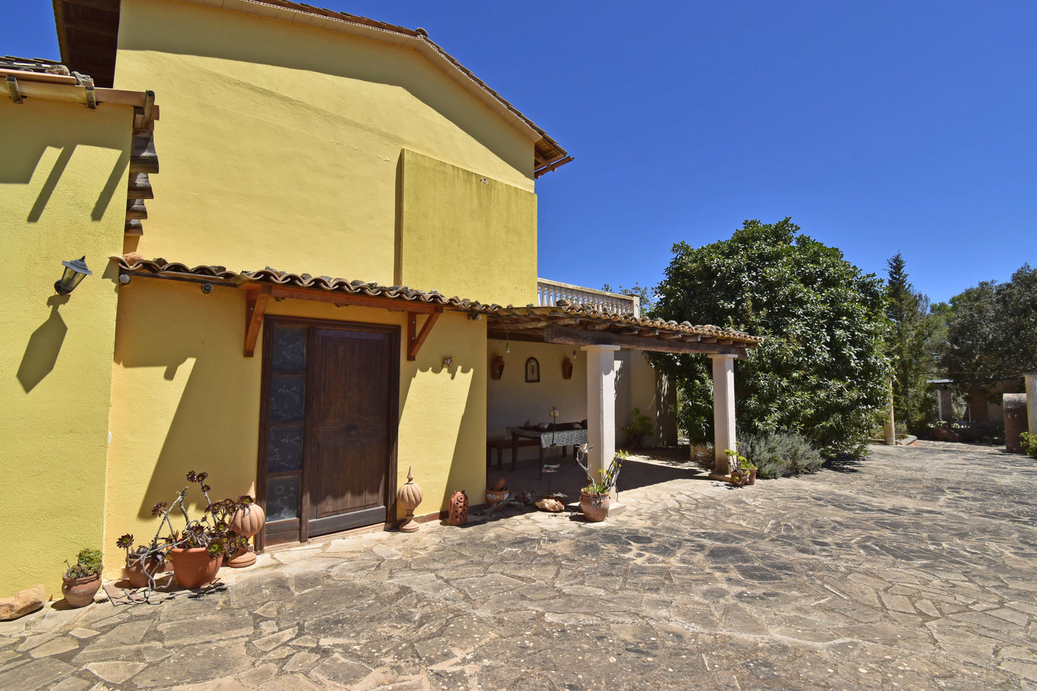 Finca Camp Roig en una zona tranquila con piscina y casa de huéspedes en Felanitx