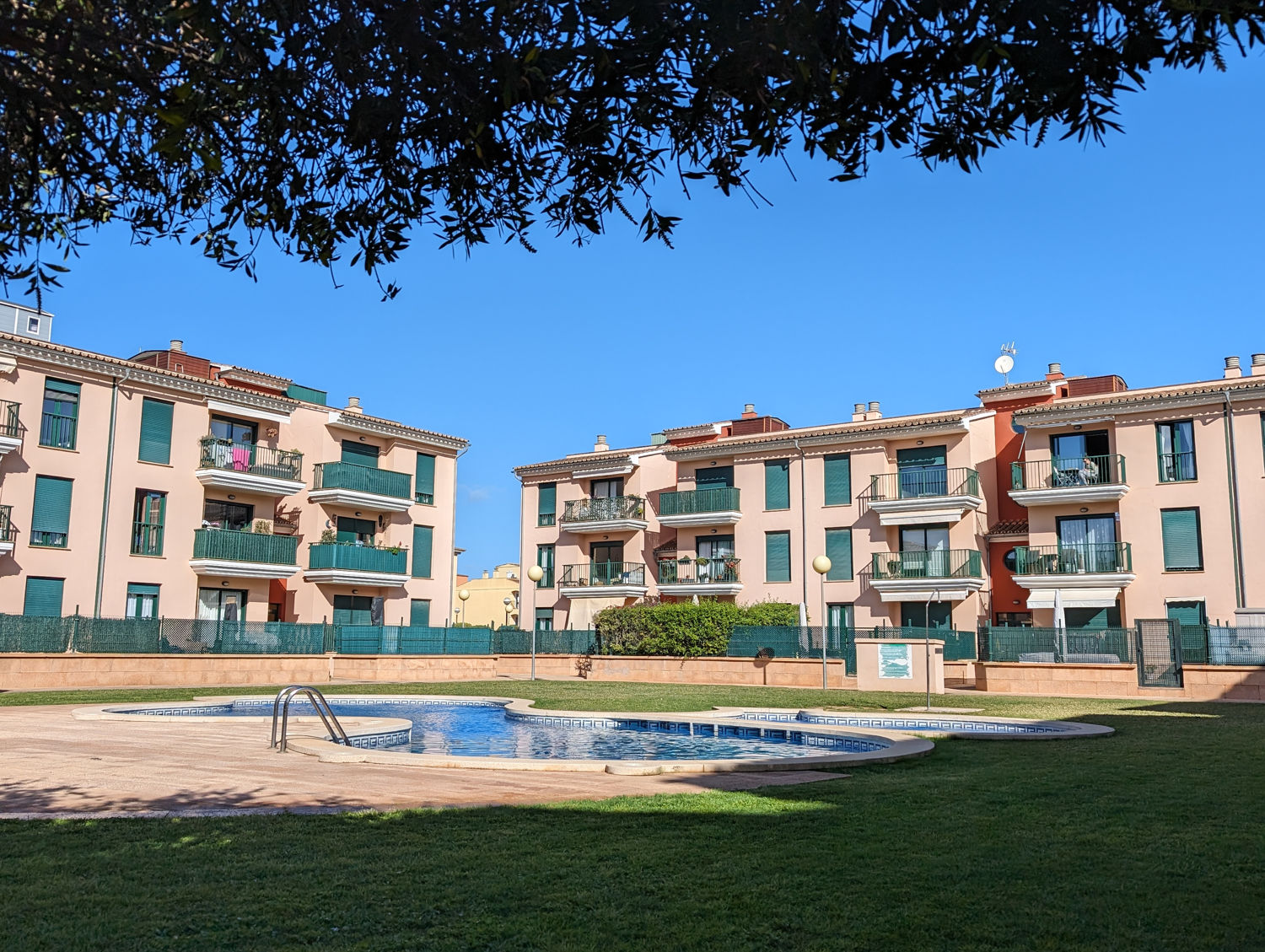 Schöne Erdgeschosswohnung mit privatem Garten und Gemeinschaftspool in Sa Torre