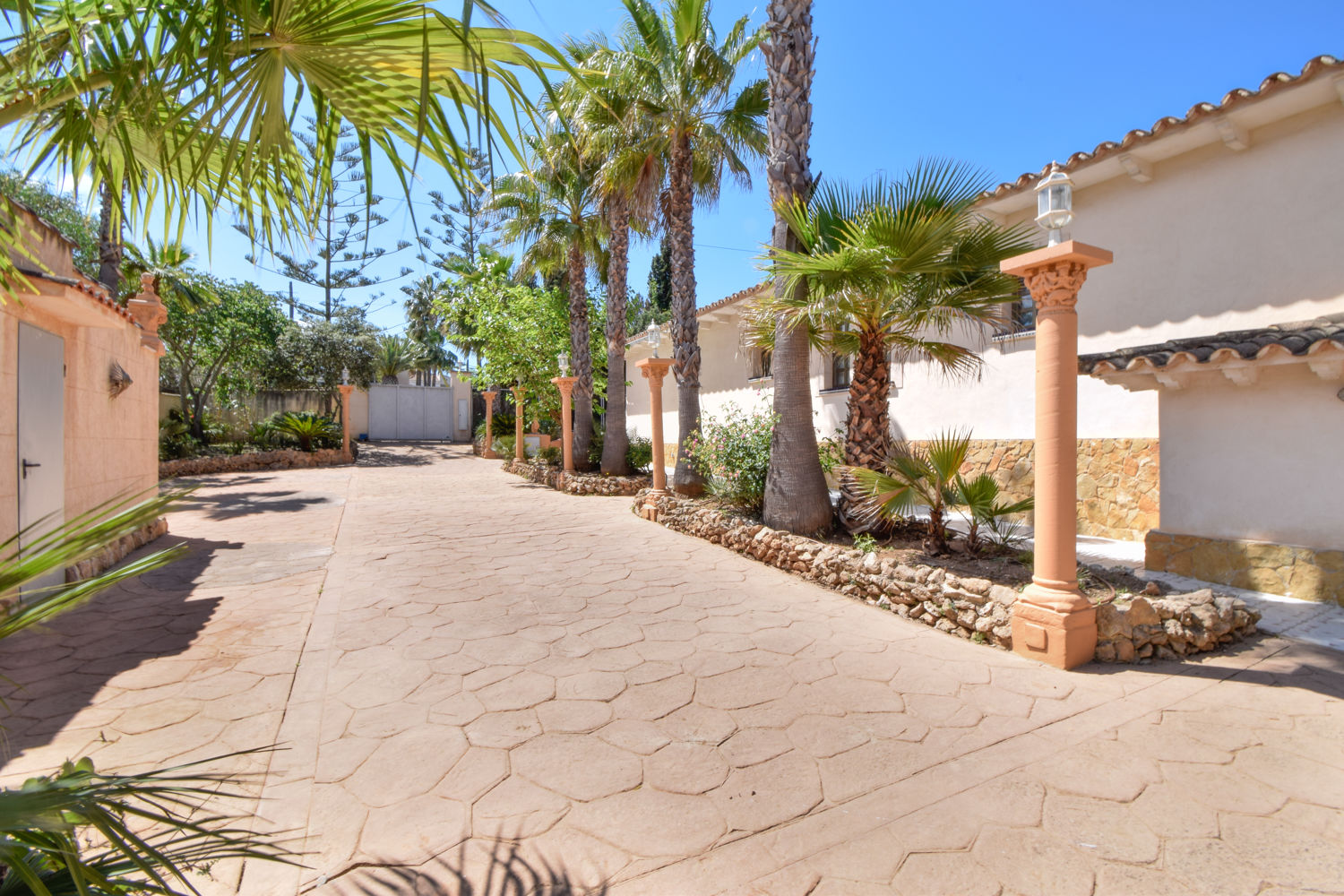 Se alquila: Gran finca con piscina en Las Palmeras