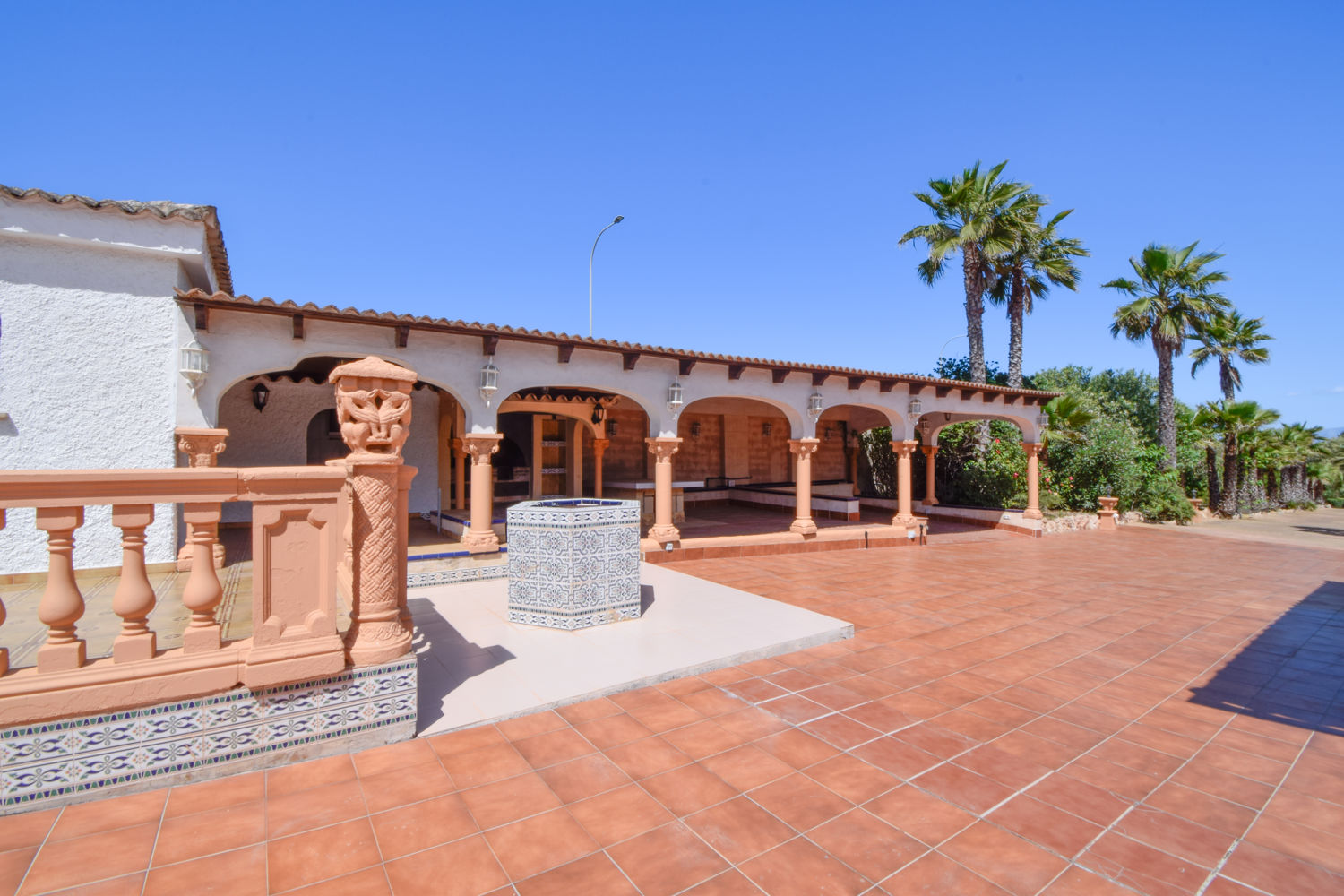 Se alquila: Gran finca con piscina en Las Palmeras