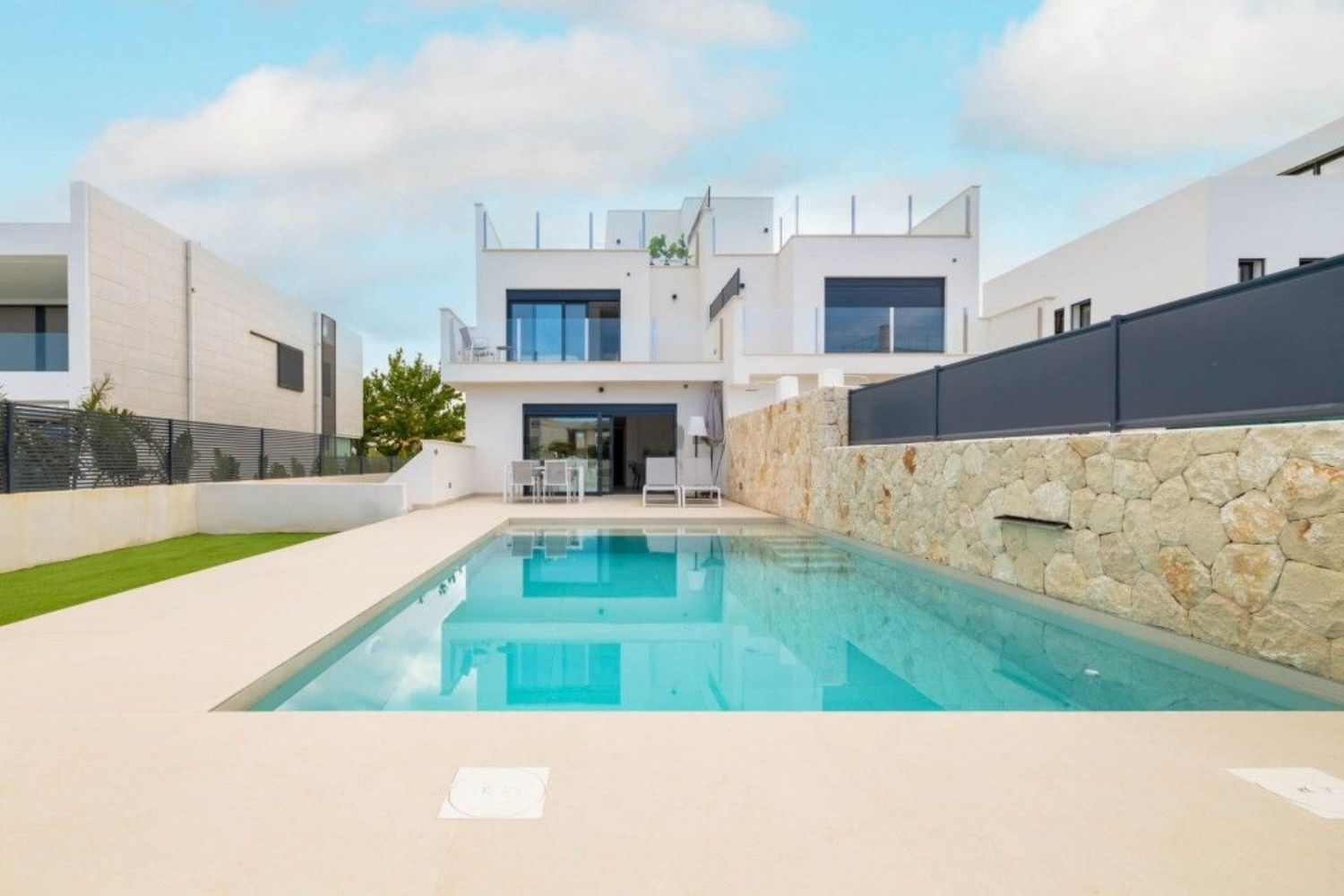 Casa de alto standing con garaje, piscina y jardín en Puig de Ros