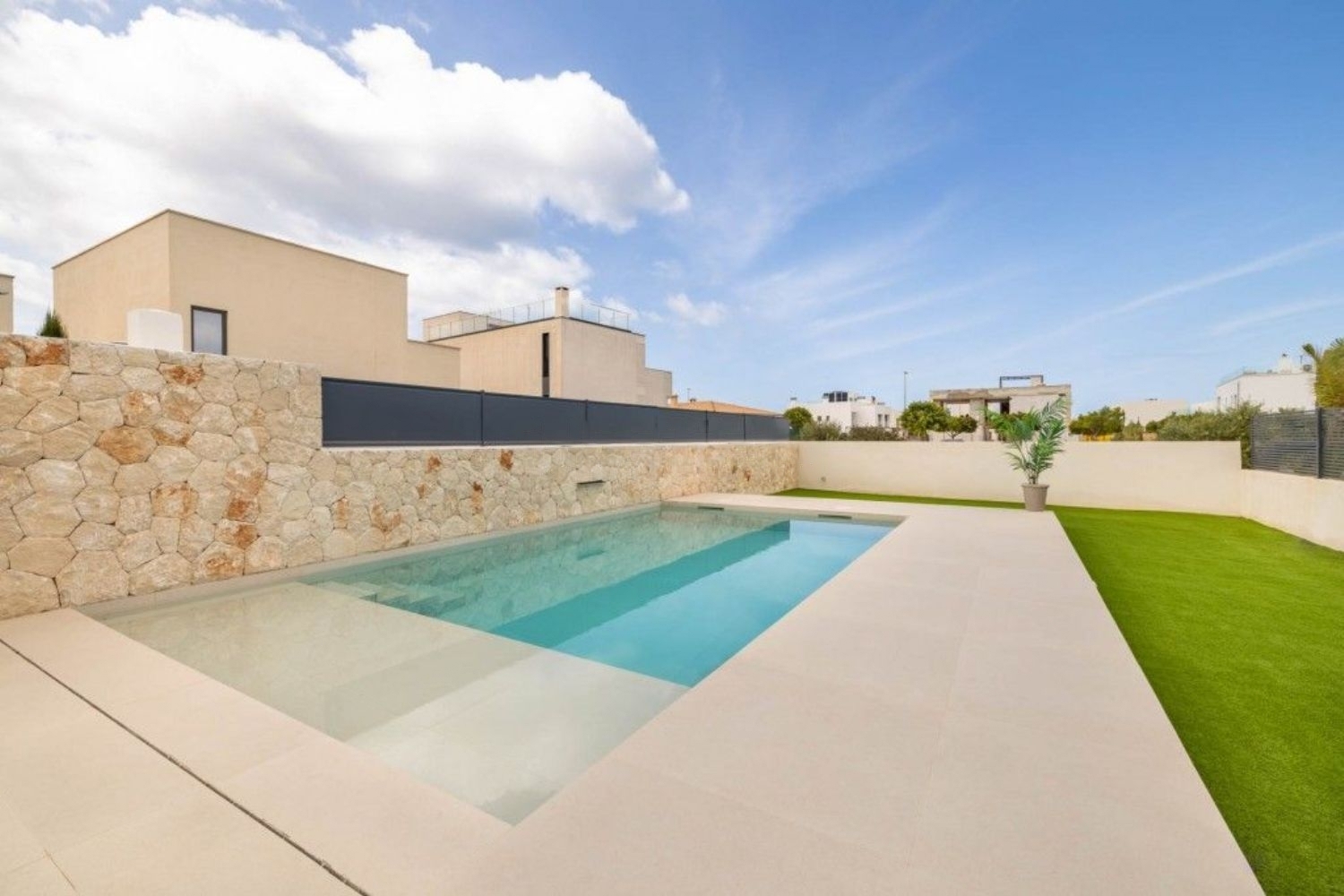 Casa de alto standing con garaje, piscina y jardín en Puig de Ros