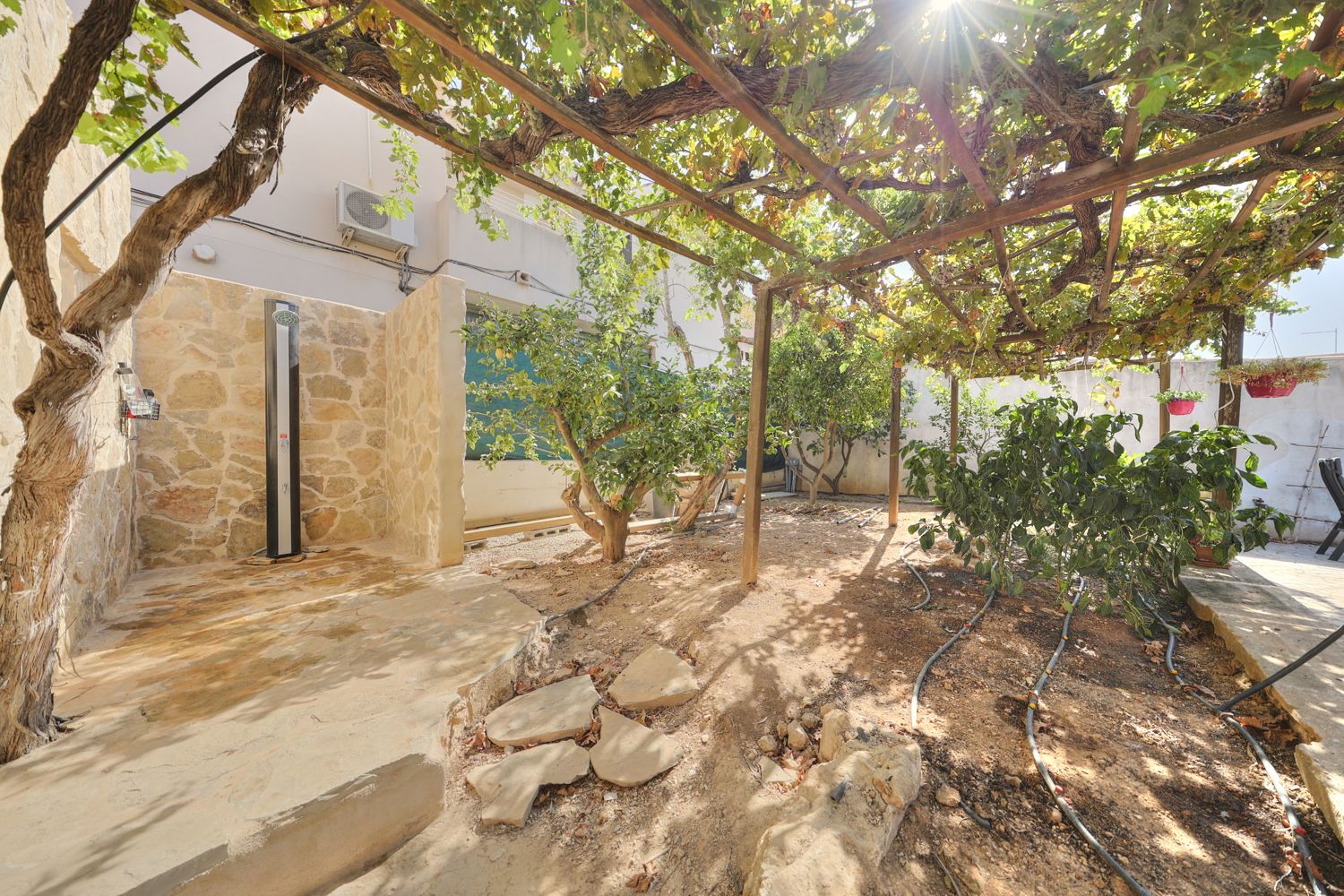 Schönes Einfamilienhaus mit Pool in Badia Blava