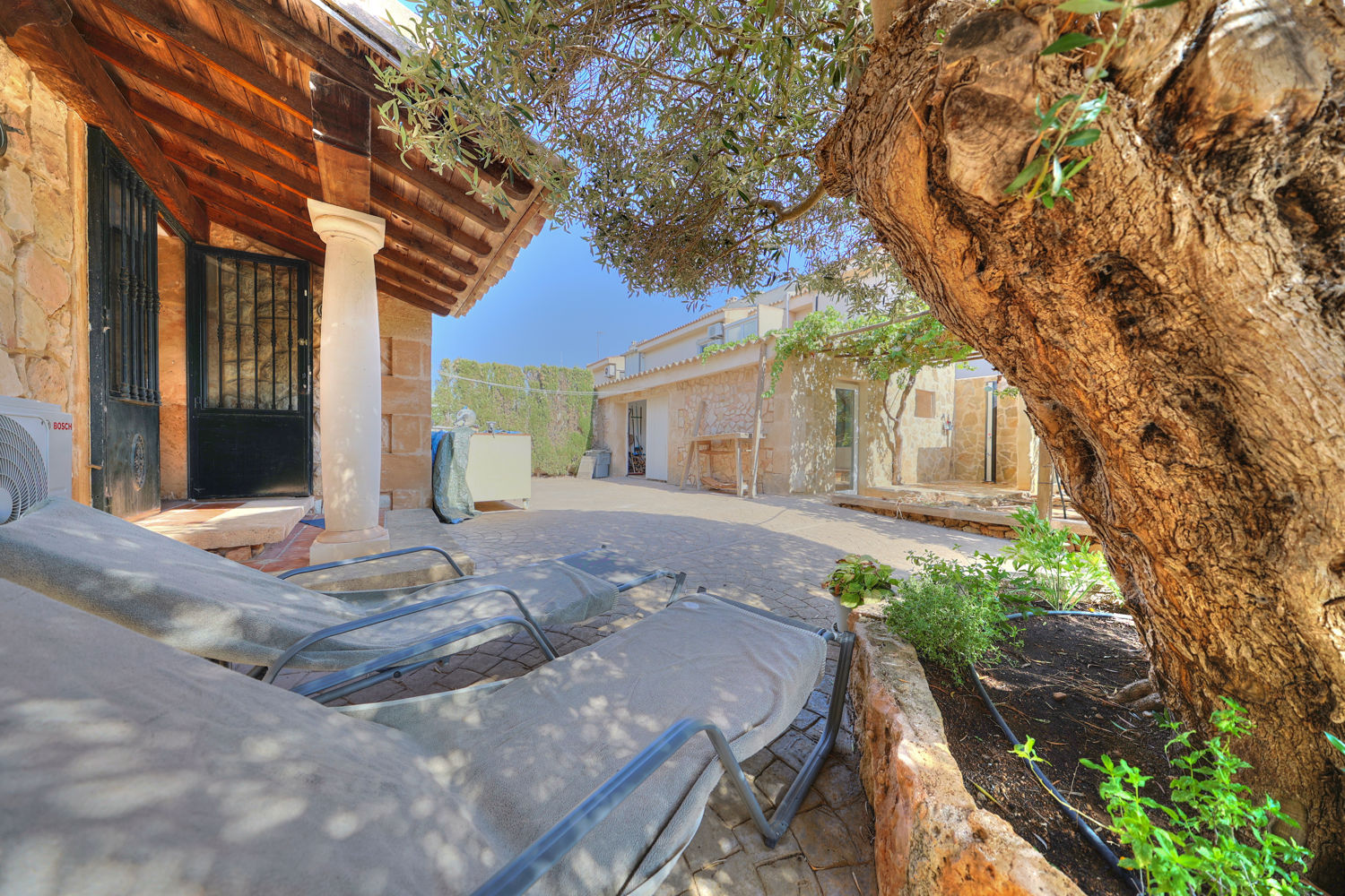 Schönes Einfamilienhaus mit Pool in Badia Blava