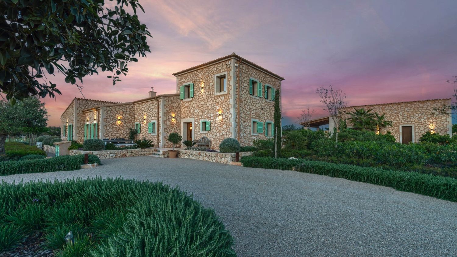 Luxurious finca with olive plantation and vineyard in Porreres